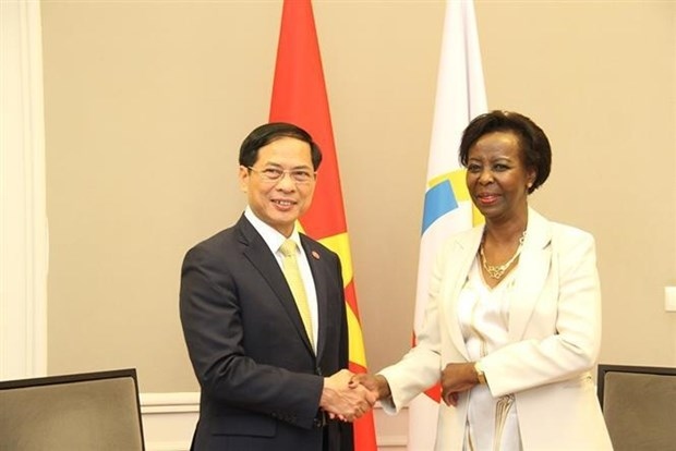 Vietnam and OIF support promotion of French language training